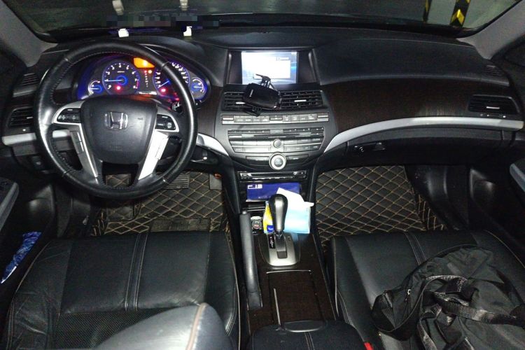 Used Honda Crosstour 2012 2.4L Luxury Edition Center Console