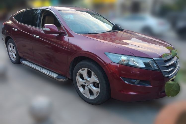 Used Honda Crosstour 2012 2.4L Luxury Edition Front Right 45 Deg