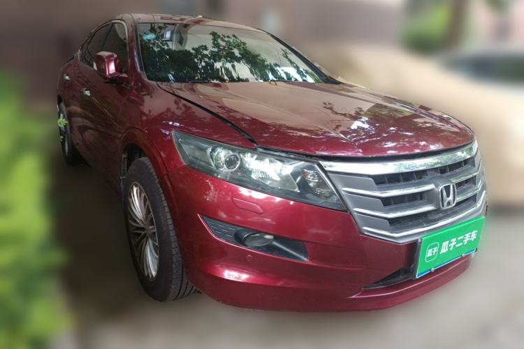 Used Honda Crosstour 2012 2.4L Luxury Edition Front Right 45 Deg
