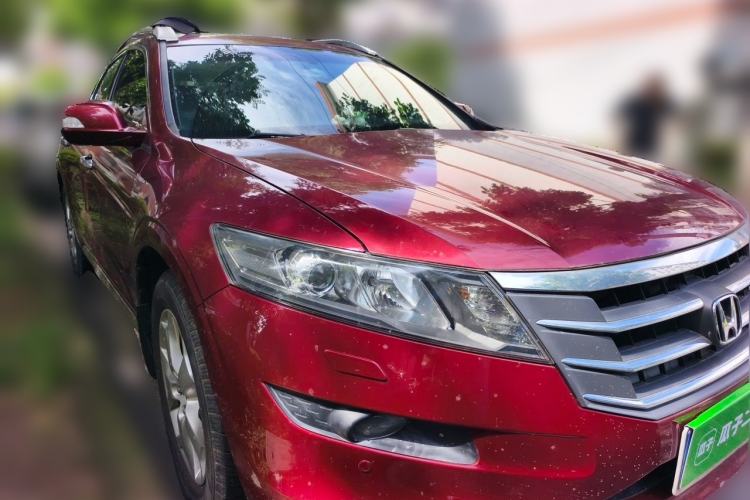 Used Honda Crosstour 2012 2.4L Luxury Edition Front Right 45 Deg