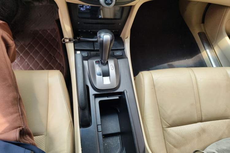 Used Honda Crosstour 2012 2.4L Luxury Edition Gear Lever