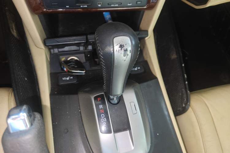 Used Honda Crosstour 2012 2.4L Luxury Edition Gear Lever