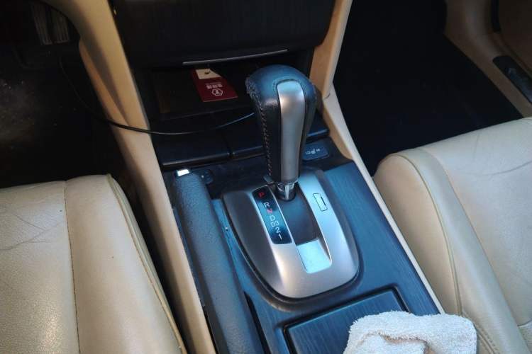 Used Honda Crosstour 2012 2.4L Luxury Edition Gear Lever