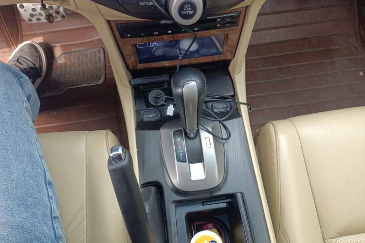 Used Honda Crosstour 2012 2.4L Prestige Edition Gear Lever