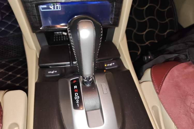 Used Honda Crosstour 2012 2.4L Luxury Edition Gear Lever
