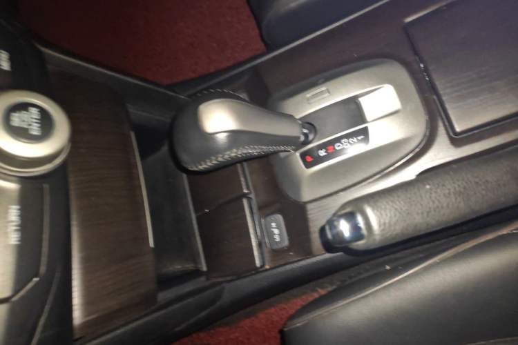 Used Honda Crosstour 2012 2.4L Luxury Edition Gear Lever