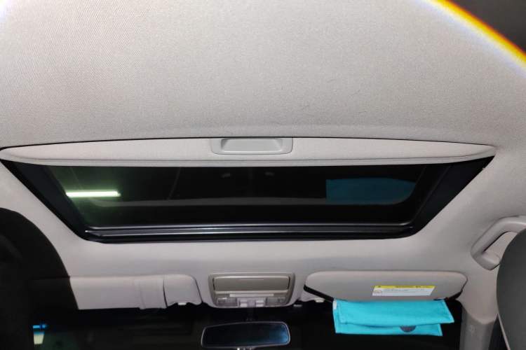 Used Honda Crosstour 2012 2.4L Luxury Edition Headliner