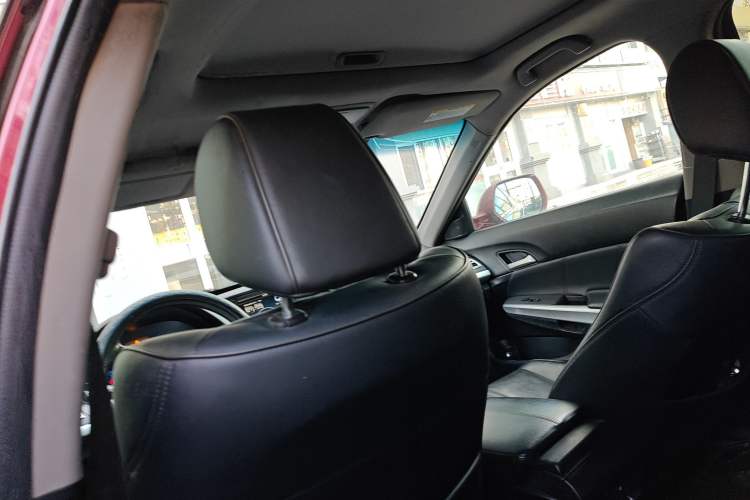 Used Honda Crosstour 2012 2.4L Luxury Edition Headliner