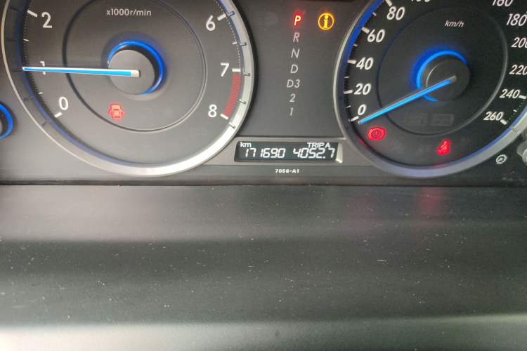 Used Honda Crosstour 2012 2.4L Luxury Edition Odometer Close Up