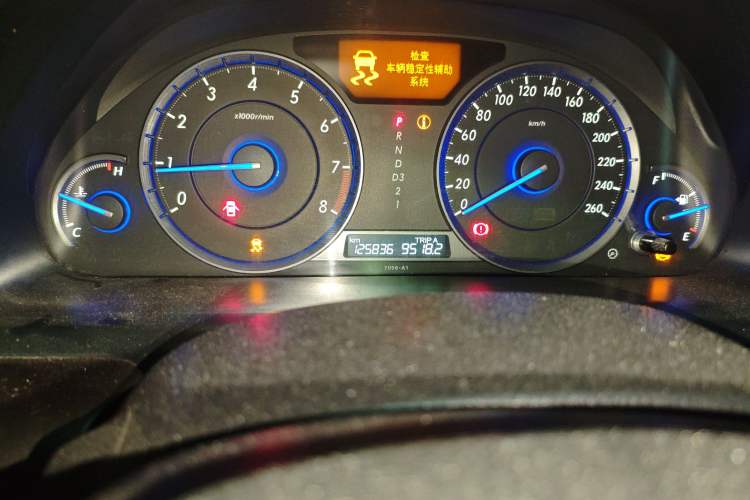 Used Honda Crosstour 2012 2.4L Luxury Edition Odometer Close Up