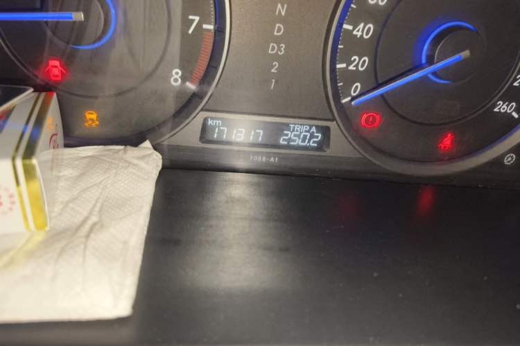 Used Honda Crosstour 2012 2.4L Luxury Edition Odometer Close Up