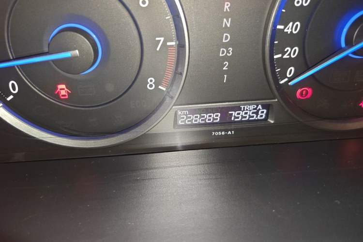 Used Honda Crosstour 2012 2.4L Luxury Edition Odometer Close Up