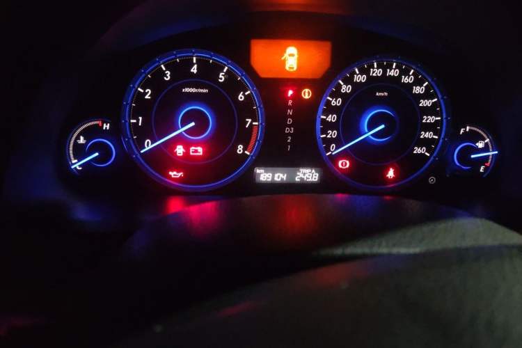 Used Honda Crosstour 2012 2.4L Luxury Edition Odometer Close Up