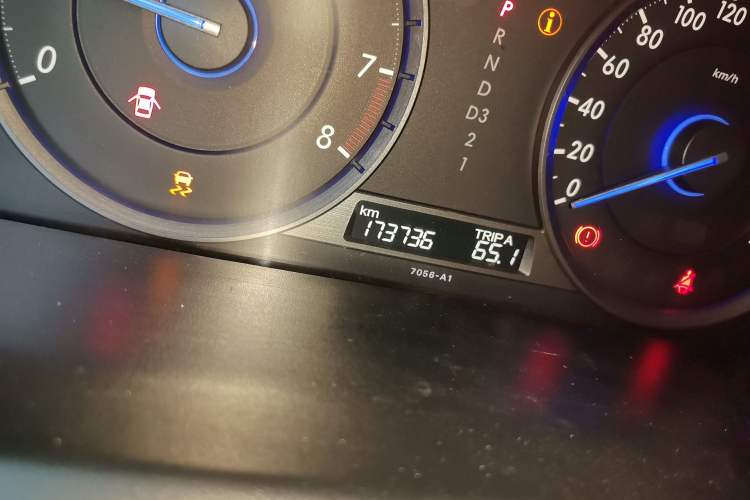 Used Honda Crosstour 2012 2.4L Luxury Edition Odometer Close Up