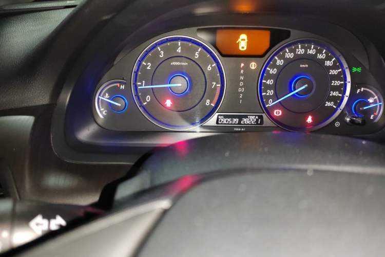 Used Honda Crosstour 2012 2.4L Luxury Edition Odometer Close Up