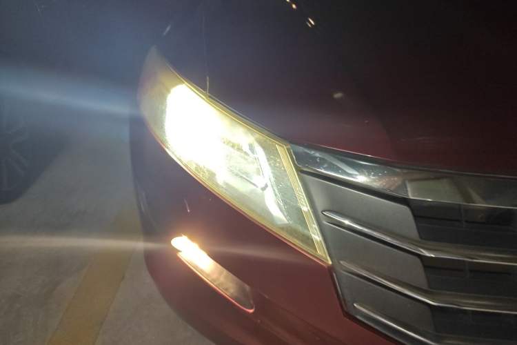 Used Honda Crosstour 2012 2.4L Luxury Edition Right Front Headlight