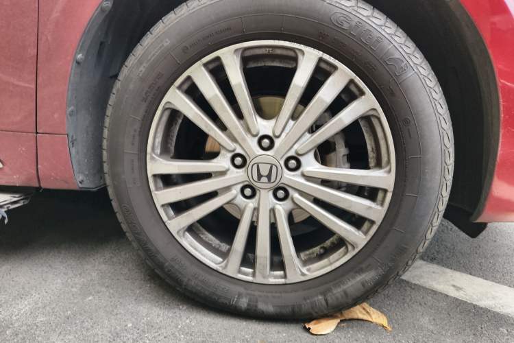 Used Honda Crosstour 2012 2.4L Luxury Edition Right Front Wheel Hub