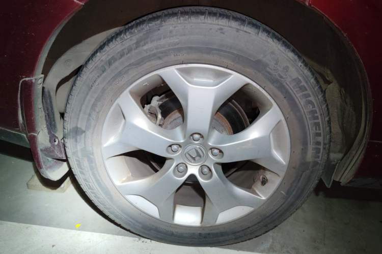 Used Honda Crosstour 2012 2.4L Luxury Edition Right Front Wheel Hub