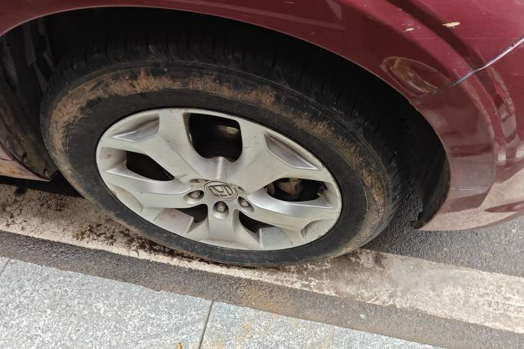 Used Honda Crosstour 2012 2.4L Luxury Edition Right Front Wheel Hub