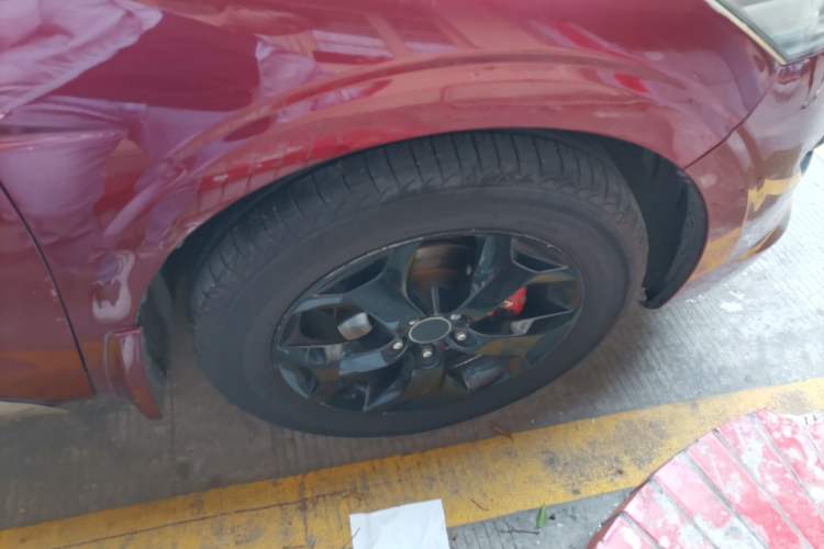 Used Honda Crosstour 2012 2.4L Prestige Edition Right Front Wheel Hub