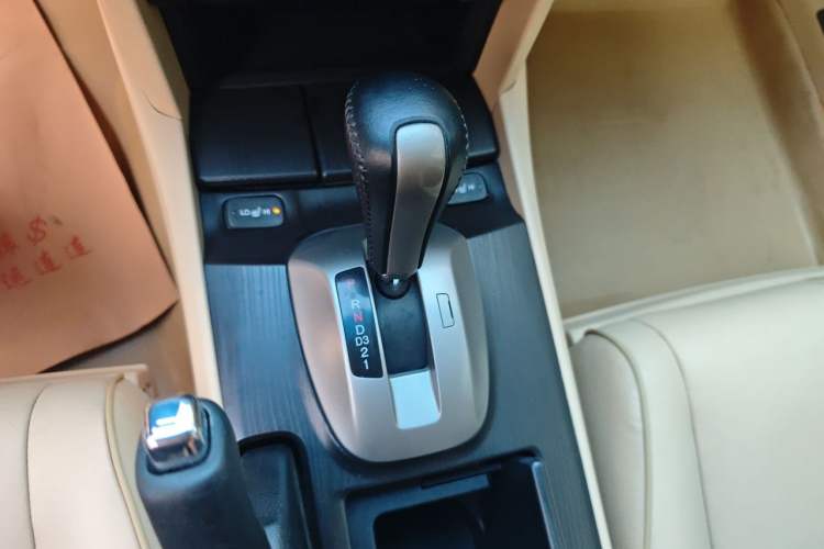 Used Honda Crosstour 2012 2.4L Luxury Edition Gear Lever