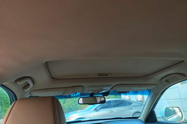 Used Honda Crosstour 2012 2.4L Luxury Edition Headliner