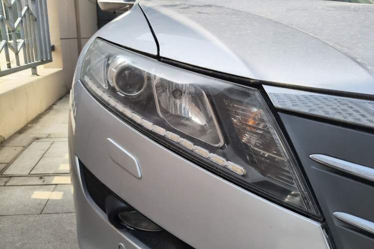 Used Honda Crosstour 2012 2.4L Luxury Edition Right Front Headlight