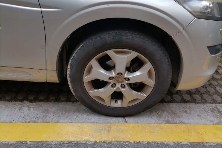 Used Honda Crosstour 2012 2.4L Prestige Edition Right Front Wheel Hub