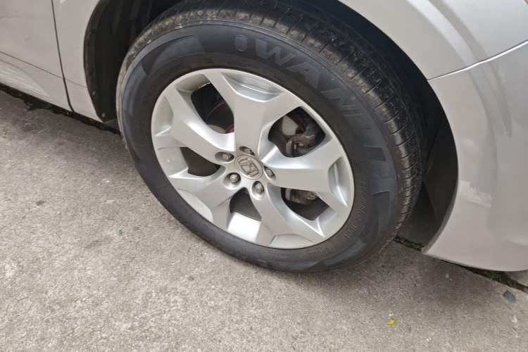 Used Honda Crosstour 2012 2.4L Prestige Edition Right Front Wheel Hub