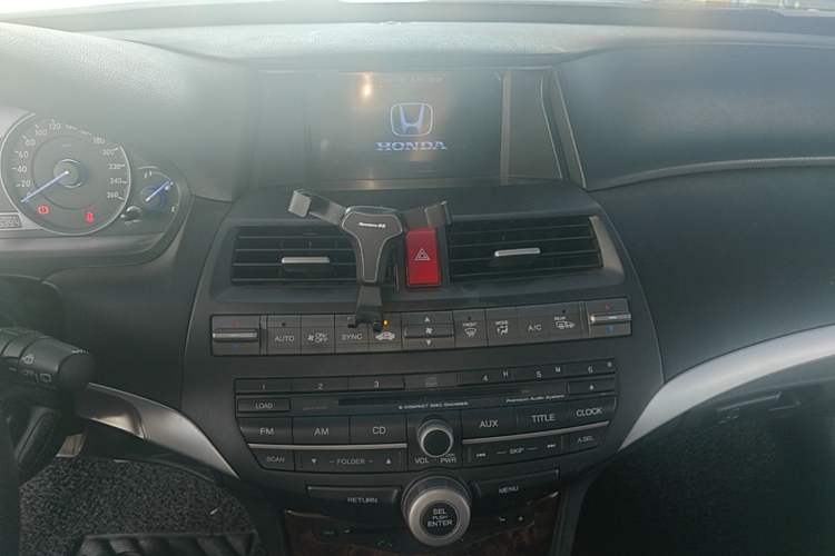 Used Honda Crosstour 2012 2.4L Luxury Edition Audio And AC Panel