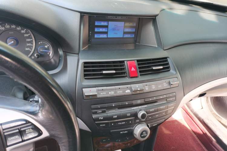Used Honda Crosstour 2012 2.4L Luxury Edition Audio And AC Panel