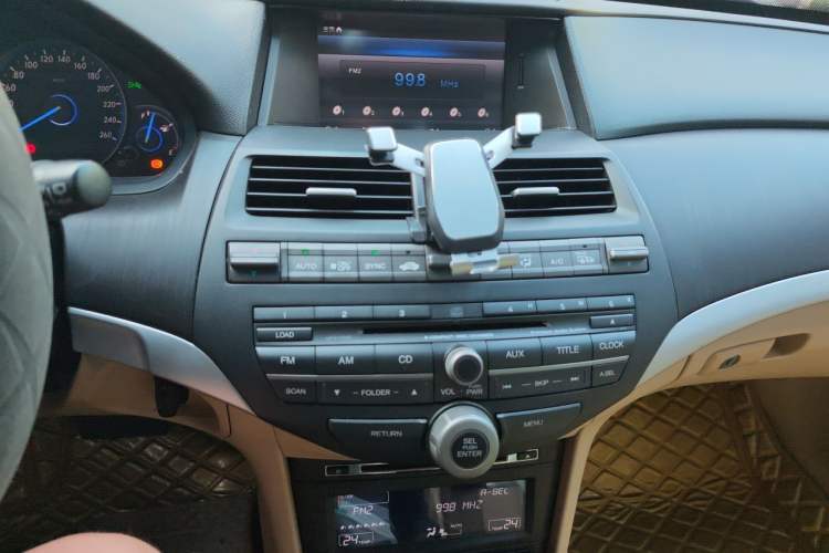 Used Honda Crosstour 2012 2.4L Luxury Edition Audio And AC Panel