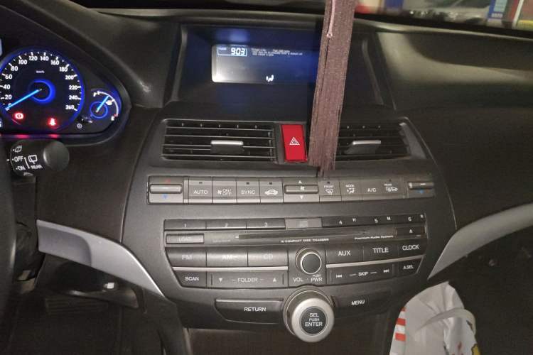 Used Honda Crosstour 2012 2.4L Luxury Edition Audio And AC Panel