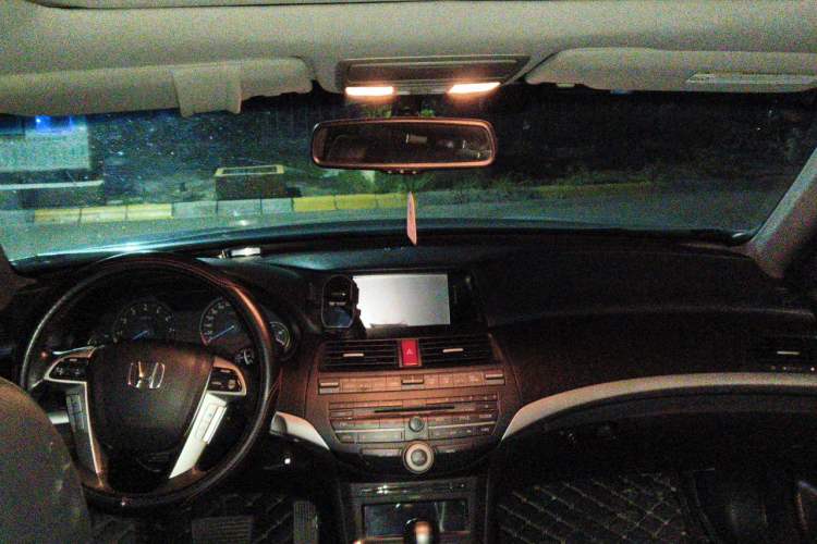 Used Honda Crosstour 2012 2.4L Luxury Edition Center Console