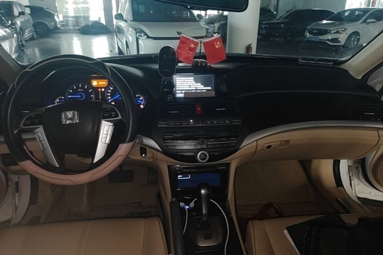 Used Honda Crosstour 2012 2.4L Luxury Edition Center Console