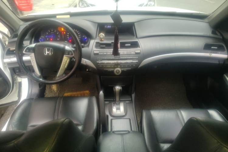 Used Honda Crosstour 2012 2.4L Luxury Edition Center Console