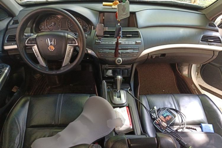 Used Honda Crosstour 2012 2.4L Luxury Edition Center Console