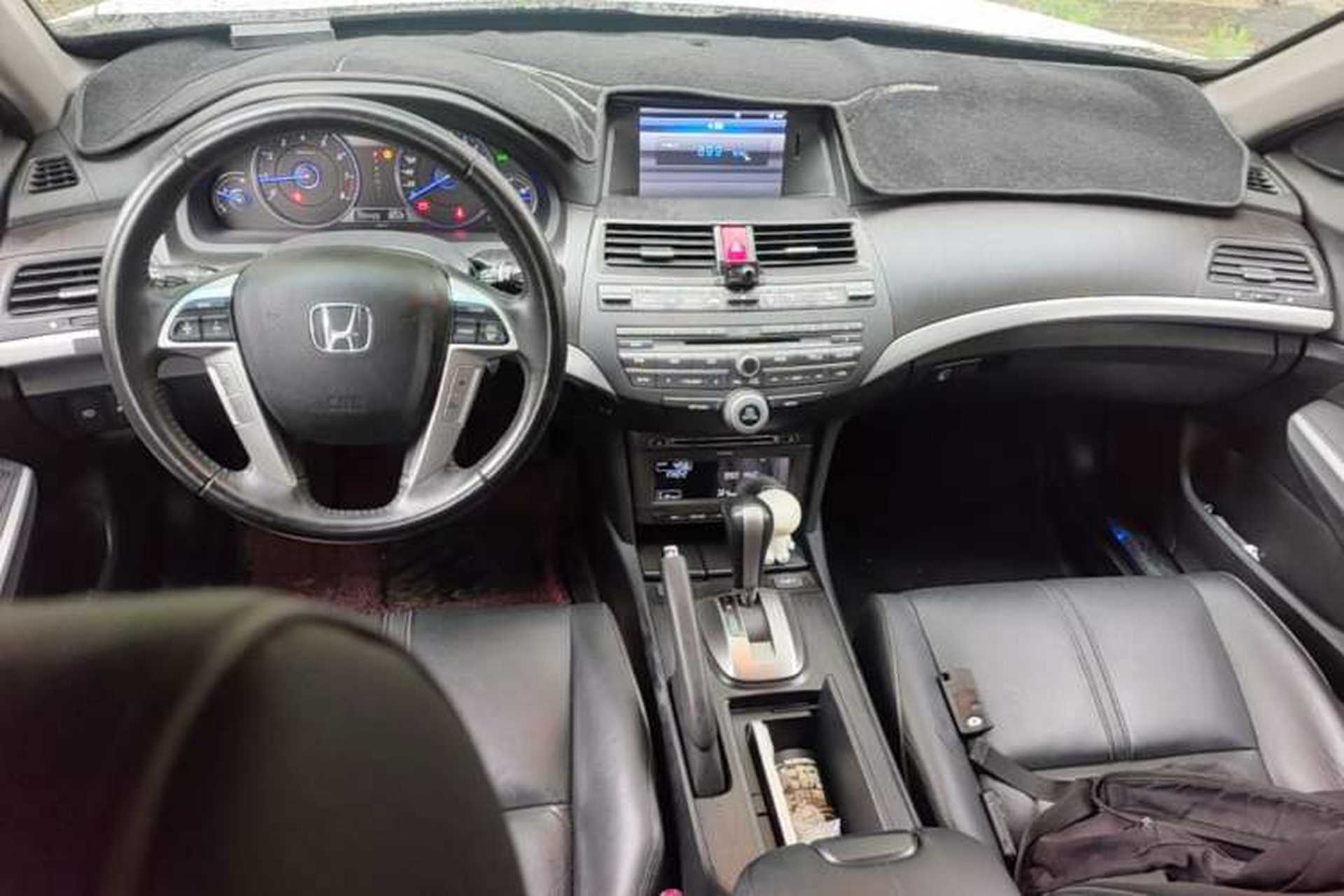 Used Honda Crosstour 2012 2.4L Luxury Edition Center Console