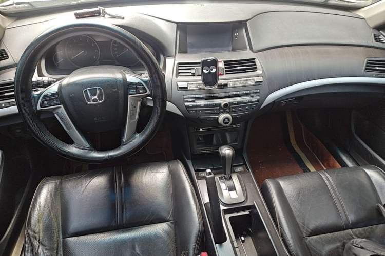 Used Honda Crosstour 2012 2.4L Luxury Edition Center Console