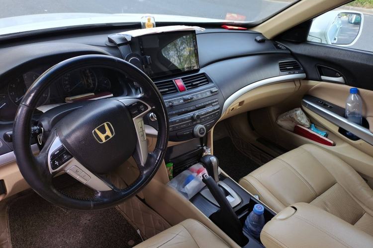 Used Honda Crosstour 2012 2.4L Luxury Edition Center Console