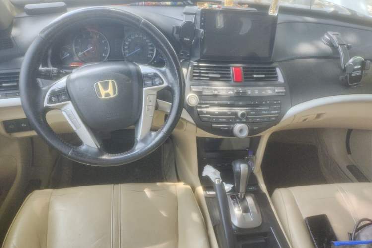 Used Honda Crosstour 2012 2.4L Luxury Edition Center Console
