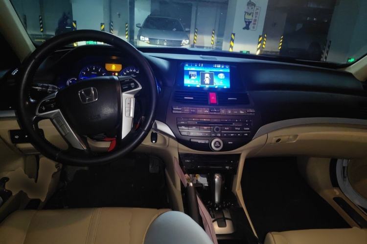 Used Honda Crosstour 2012 2.4L Luxury Edition Center Console