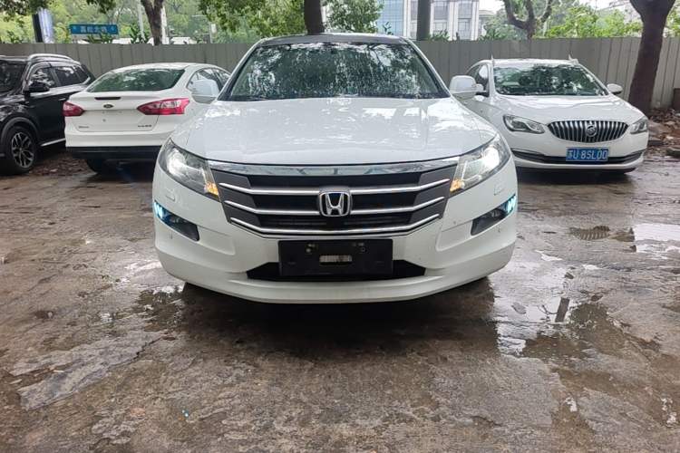 Used Honda Crosstour 2012 2.4L Luxury Edition Front