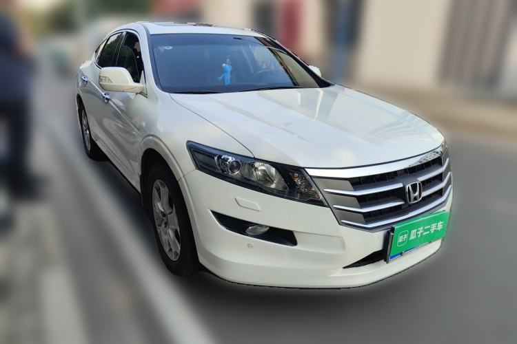 Used Honda Crosstour 2012 2.4L Luxury Edition Front Right 45 Deg