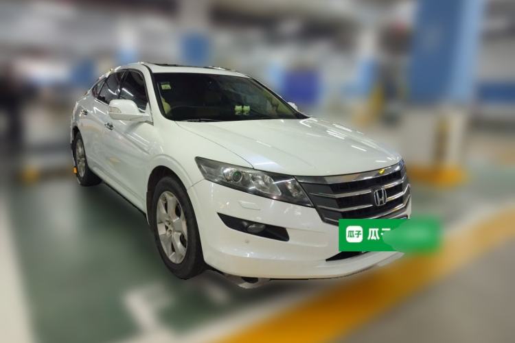 Used Honda Crosstour 2012 2.4L Luxury Edition Front Right 45 Deg