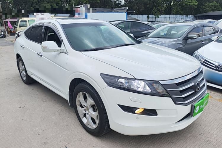 Used Honda Crosstour 2012 2.4L Luxury Edition Front Right 45 Deg