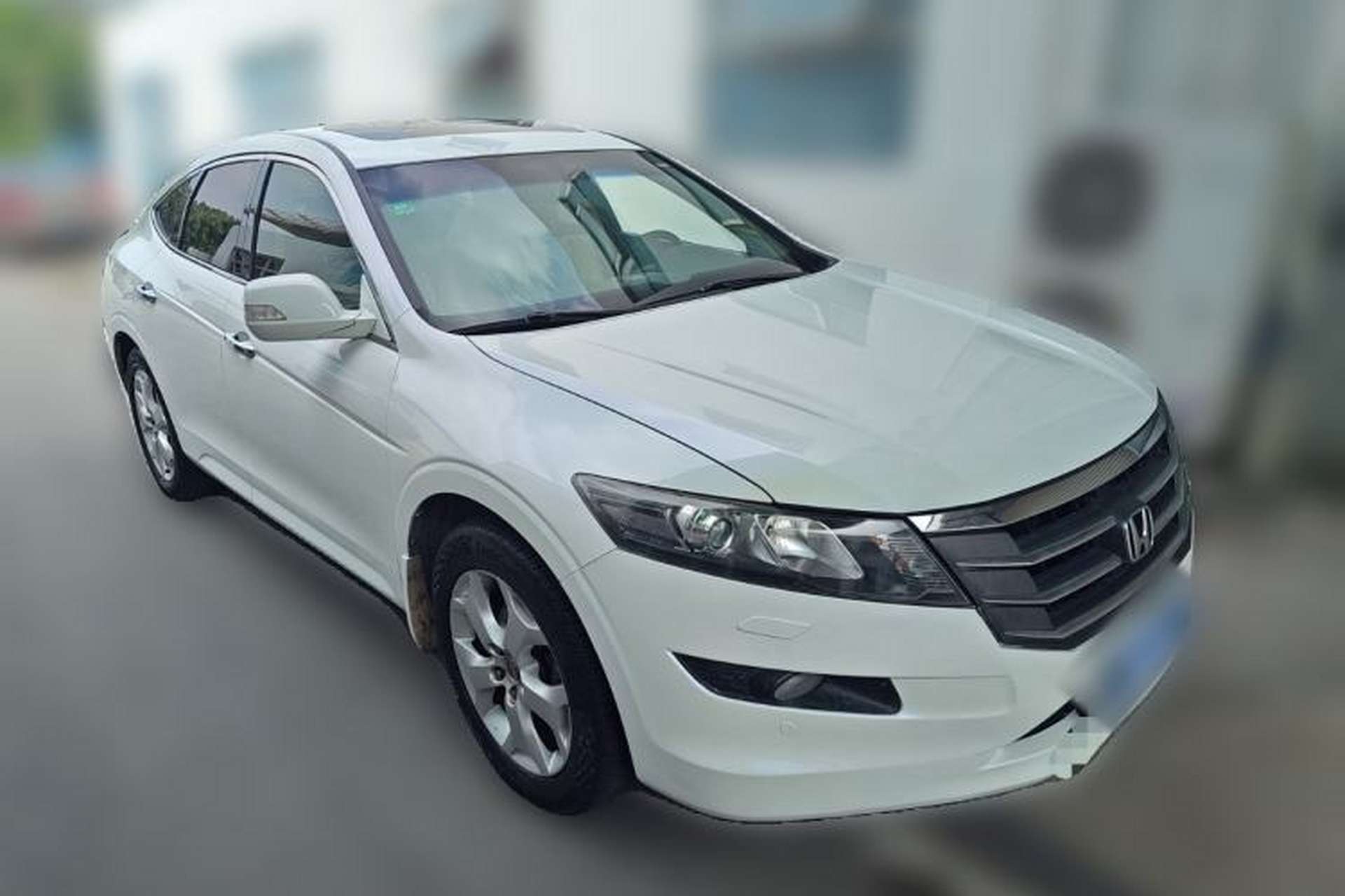 Used Honda Crosstour 2012 2.4L Luxury Edition Front Right 45 Deg