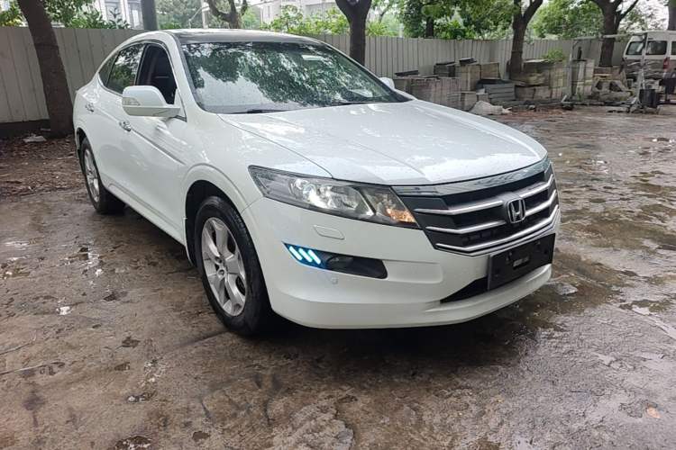 Used Honda Crosstour 2012 2.4L Luxury Edition Front Right 45 Deg