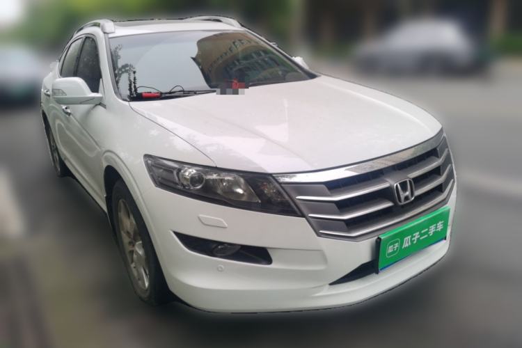 Used Honda Crosstour 2012 2.4L Luxury Edition Front Right 45 Deg