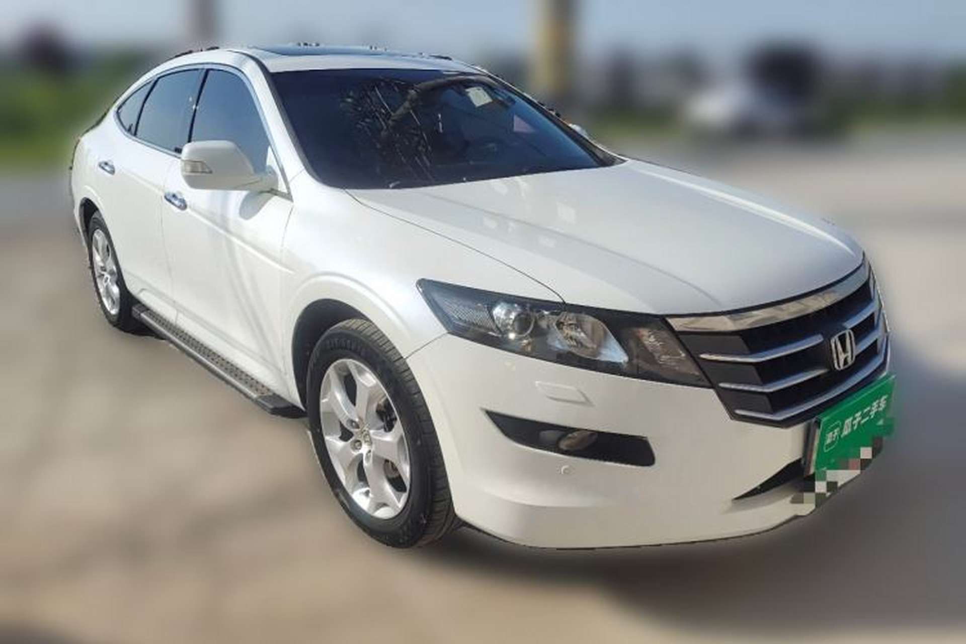 Used Honda Crosstour 2012 2.4L Luxury Edition Front Right 45 Deg